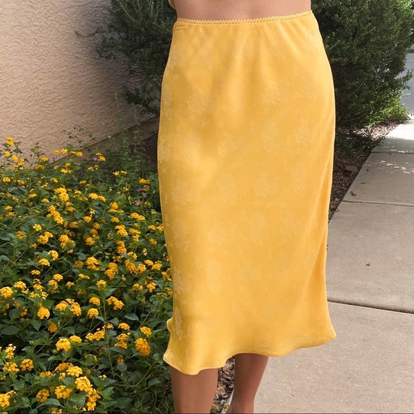 NWT Chelsea & Violet Yellow Silky Floral Slip Midi Skirt - Picture 1 of 6